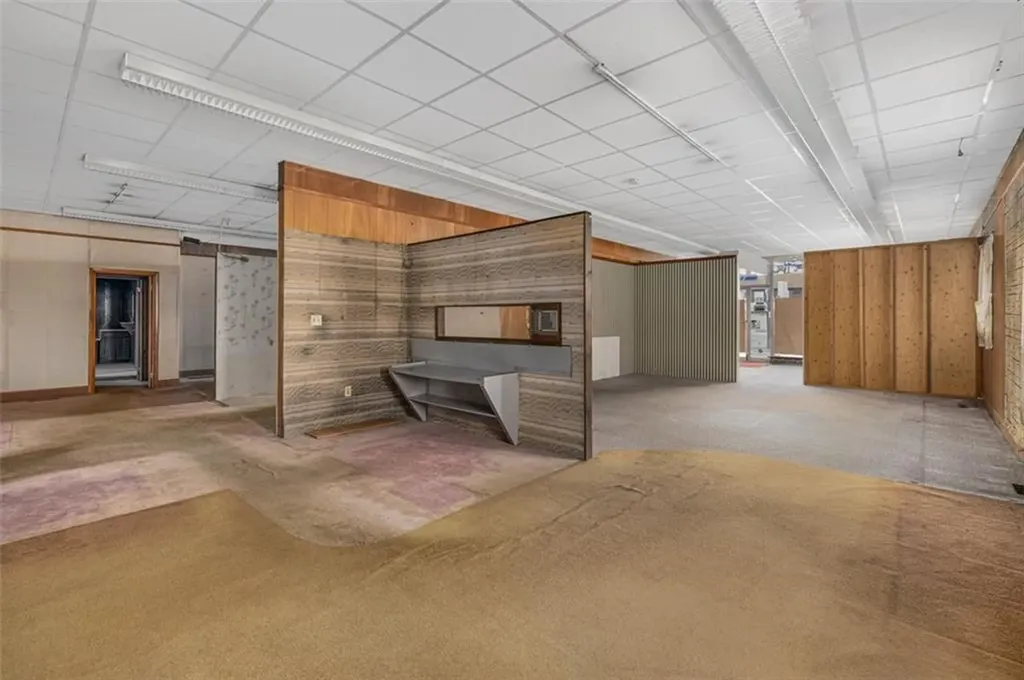 585 Warren Avenue East Providence RI 02914