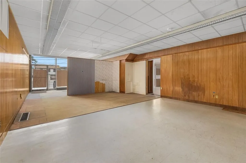 585 Warren Avenue East Providence RI 02914
