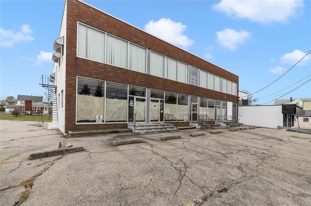 585 Warren Avenue East Providence RI 02914