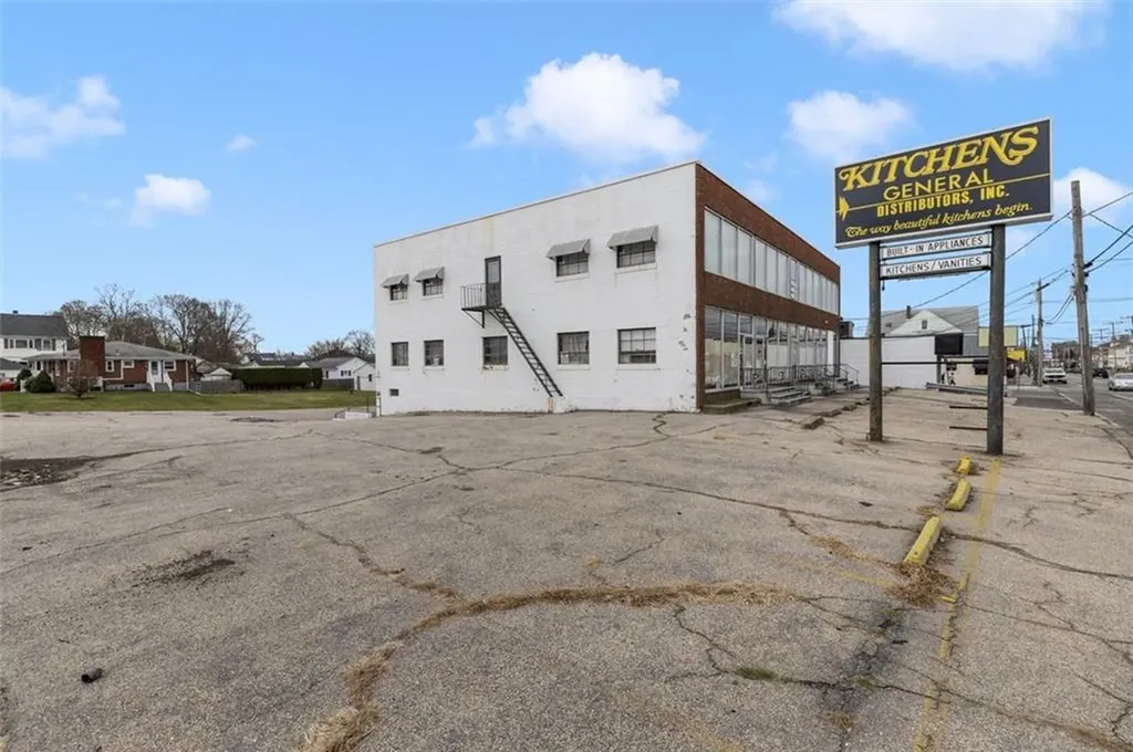 585 Warren Avenue East Providence RI 02914