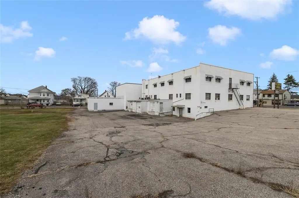 585 Warren Avenue East Providence RI 02914