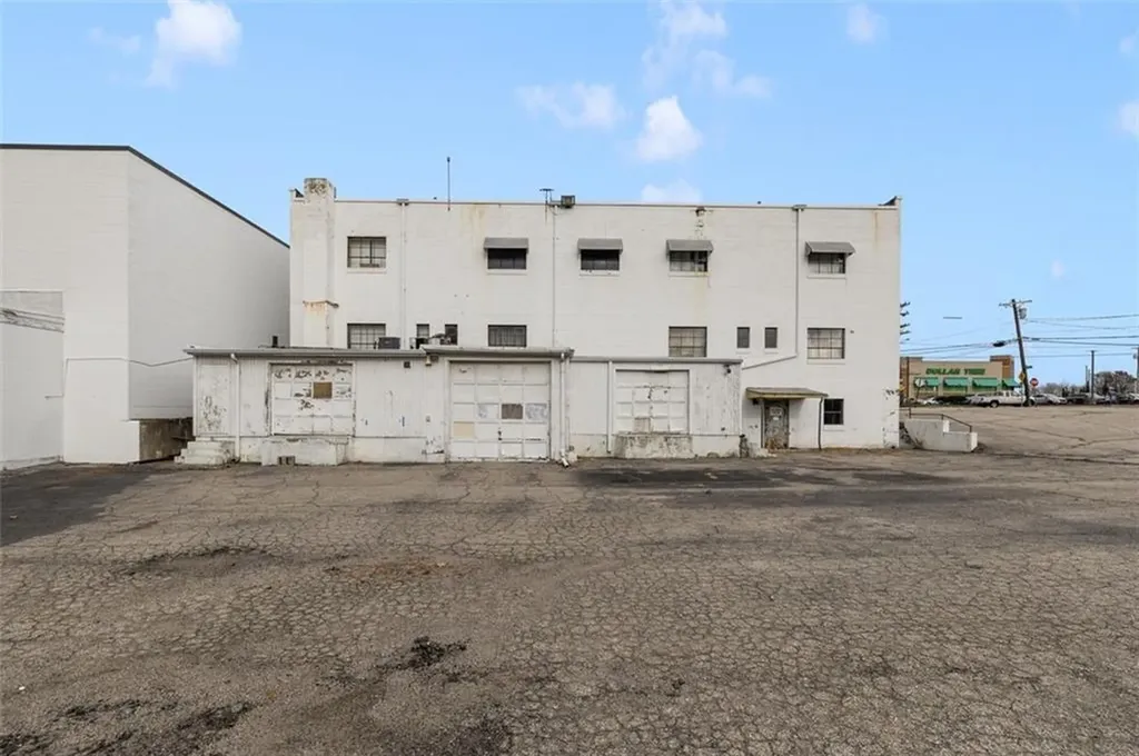 585 Warren Avenue East Providence RI 02914