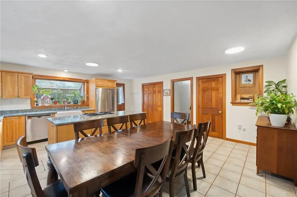 511 Tripps Corner Road Exeter RI 02822