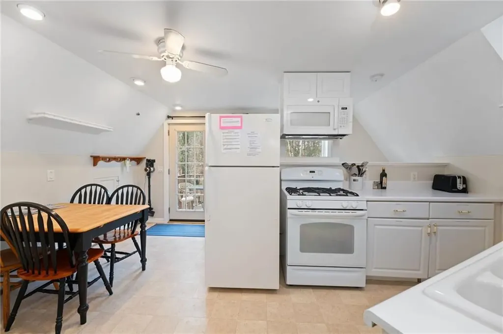 511 Tripps Corner Road Exeter RI 02822