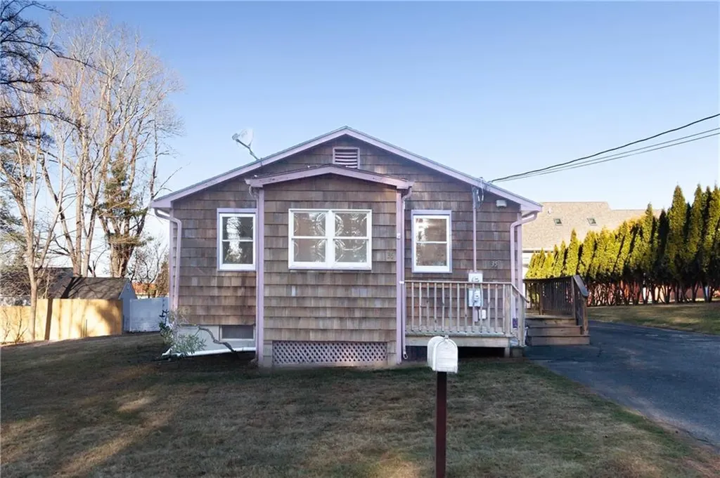 35 Corys Court Portsmouth RI 02871