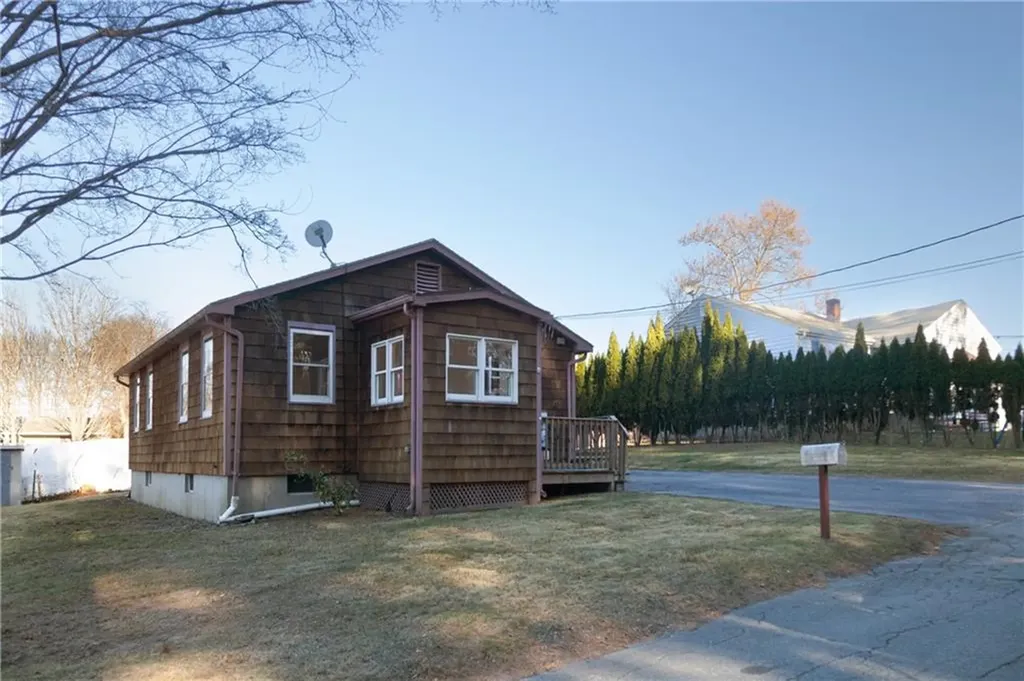 35 Corys Court Portsmouth RI 02871