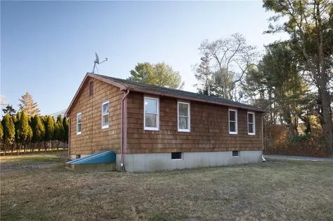 35 Corys Court Portsmouth RI 02871