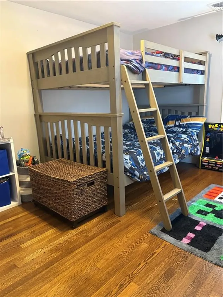 42 Pelham Parkway North Providence RI 02911