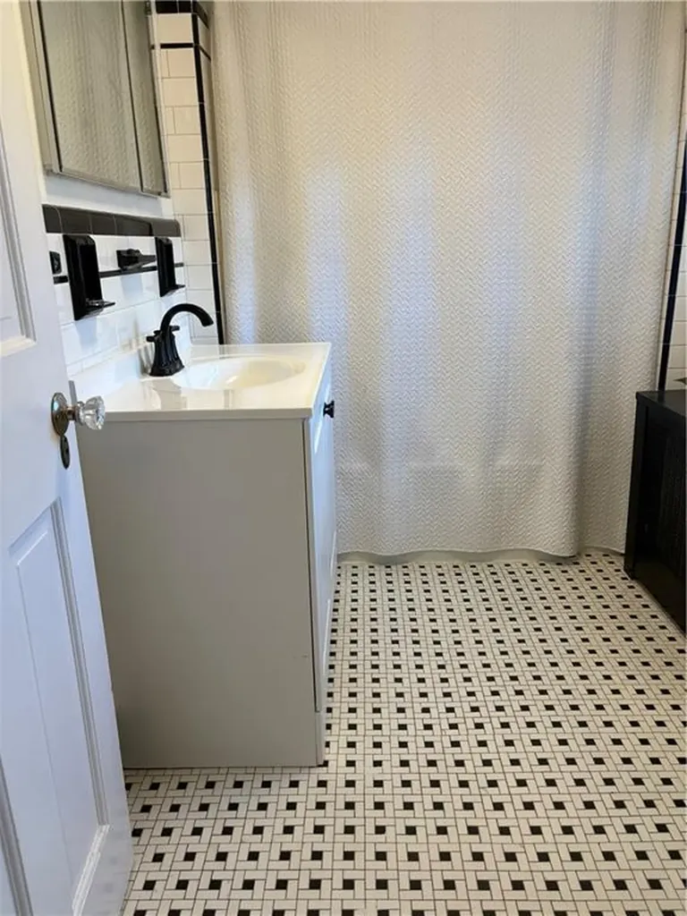 42 Pelham Parkway North Providence RI 02911