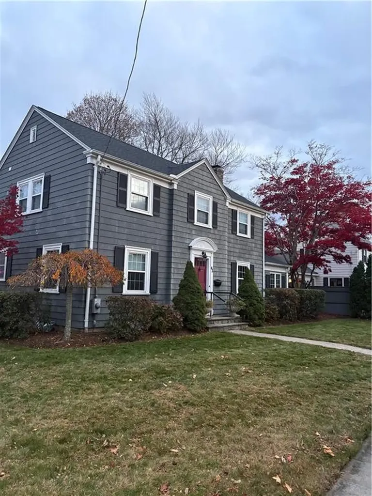 42 Pelham Parkway North Providence RI 02911