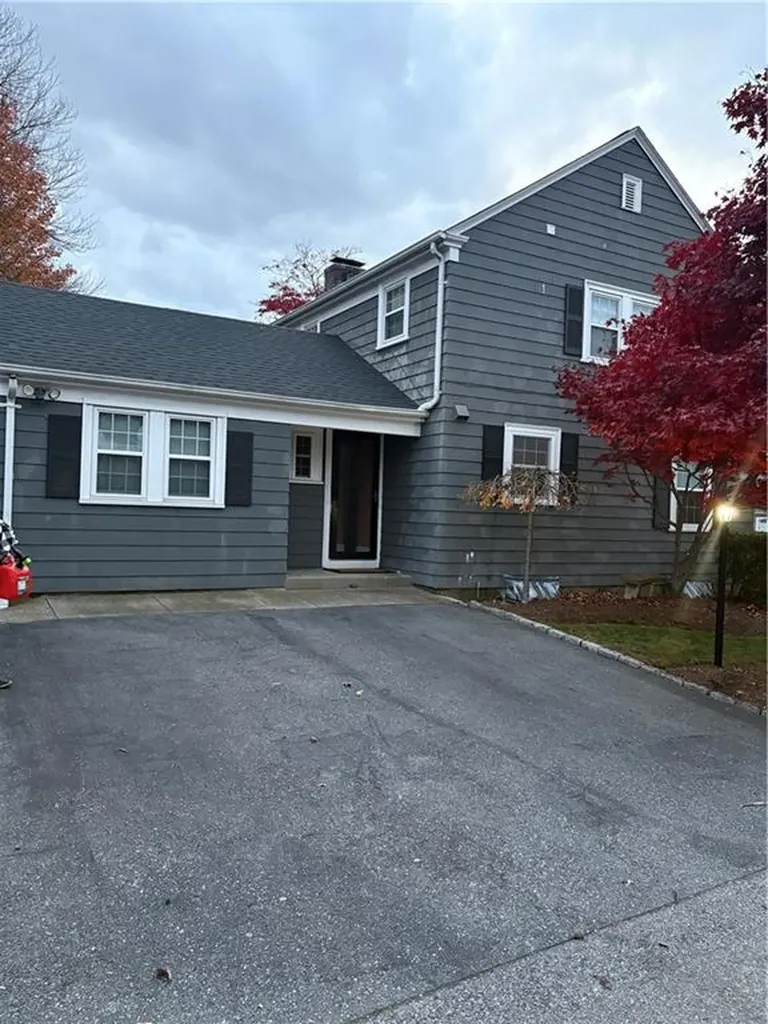 42 Pelham Parkway North Providence RI 02911