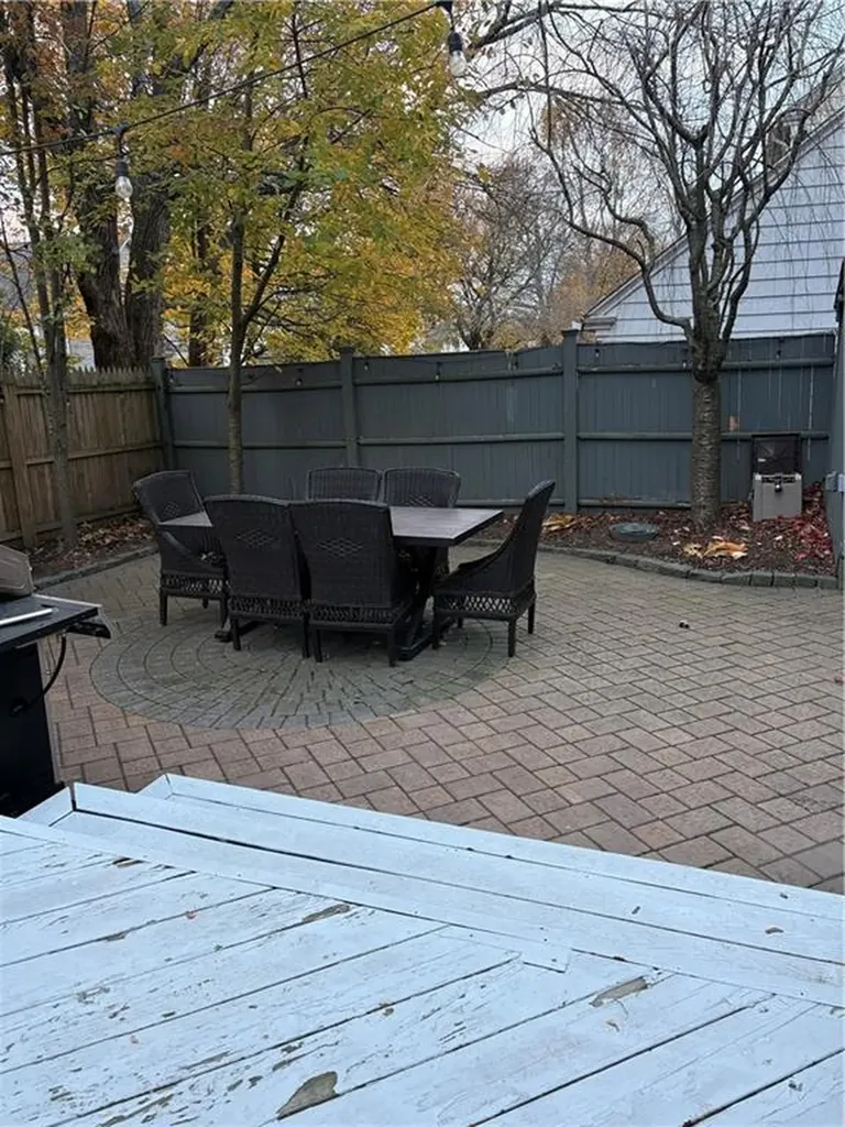 42 Pelham Parkway North Providence RI 02911