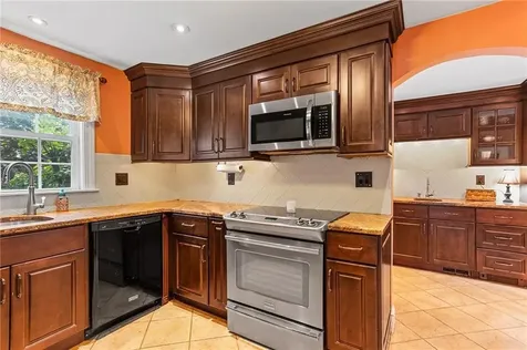 42 Pelham Parkway North Providence RI 02911