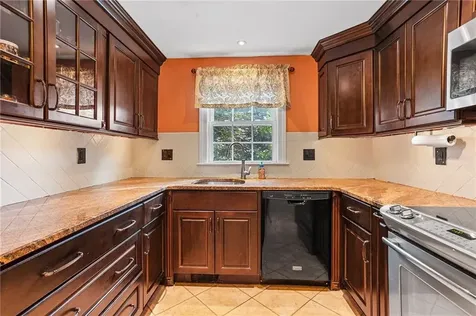 42 Pelham Parkway North Providence RI 02911