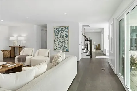 32 Arrowhead Drive Tiverton RI 02878