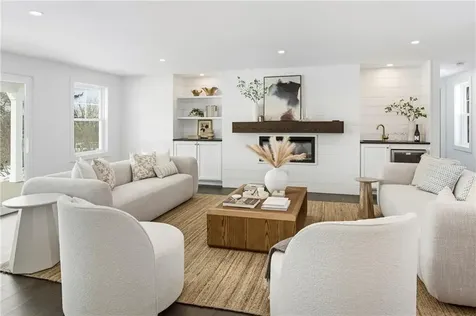 32 Arrowhead Drive Tiverton RI 02878