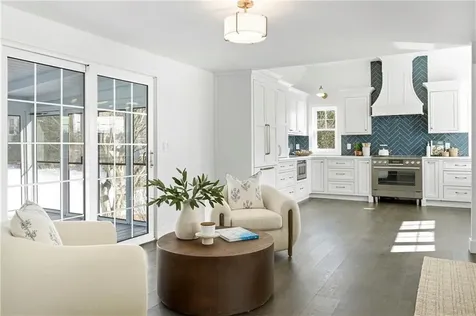 32 Arrowhead Drive Tiverton RI 02878