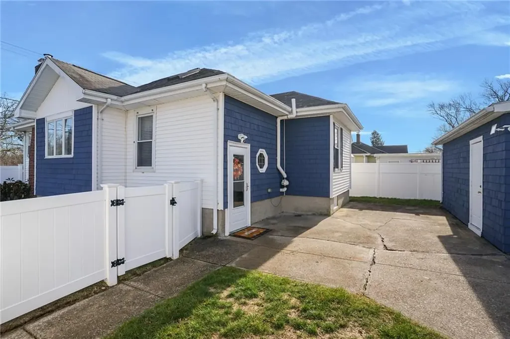 496 Daggett Avenue Pawtucket RI 02861