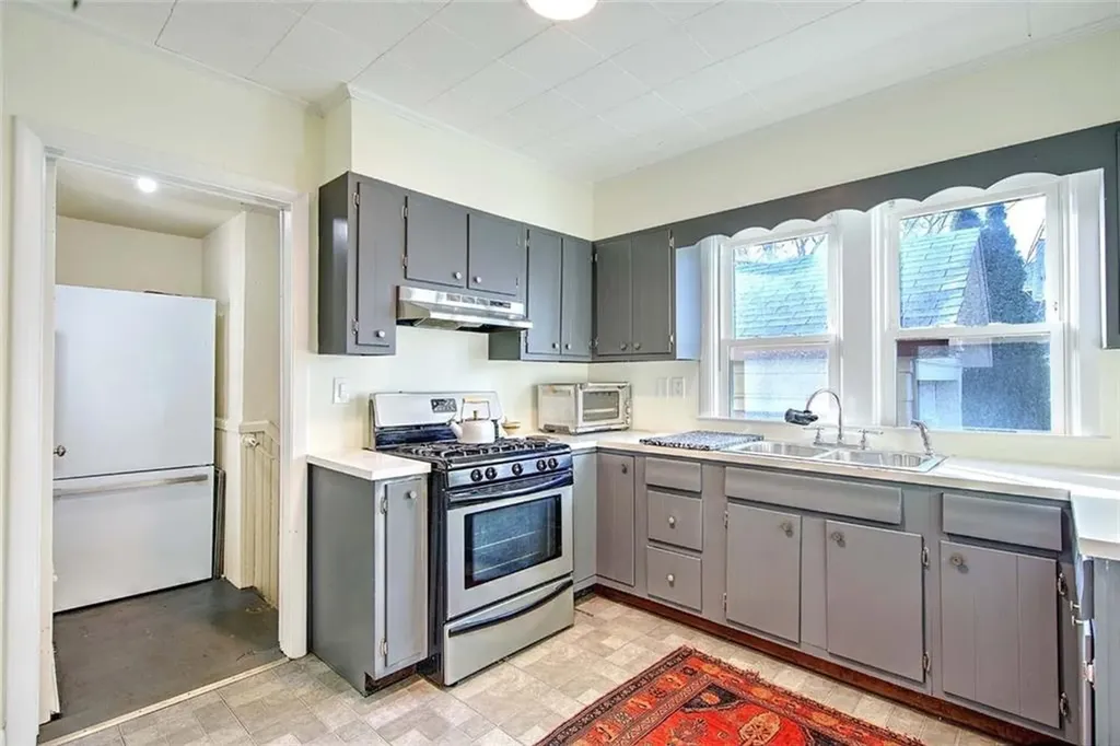 31 Mount Hope Avenue Providence RI 02906