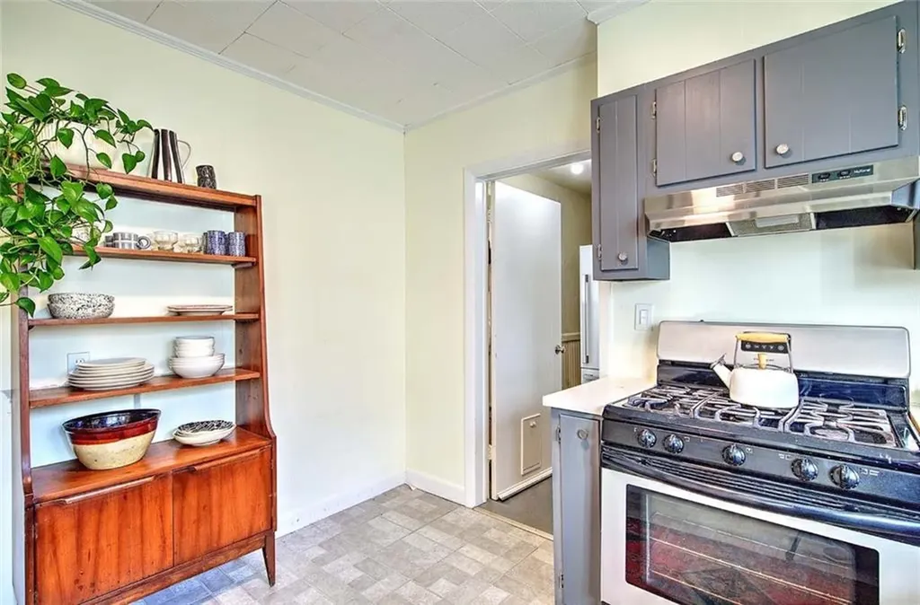 31 Mount Hope Avenue Providence RI 02906