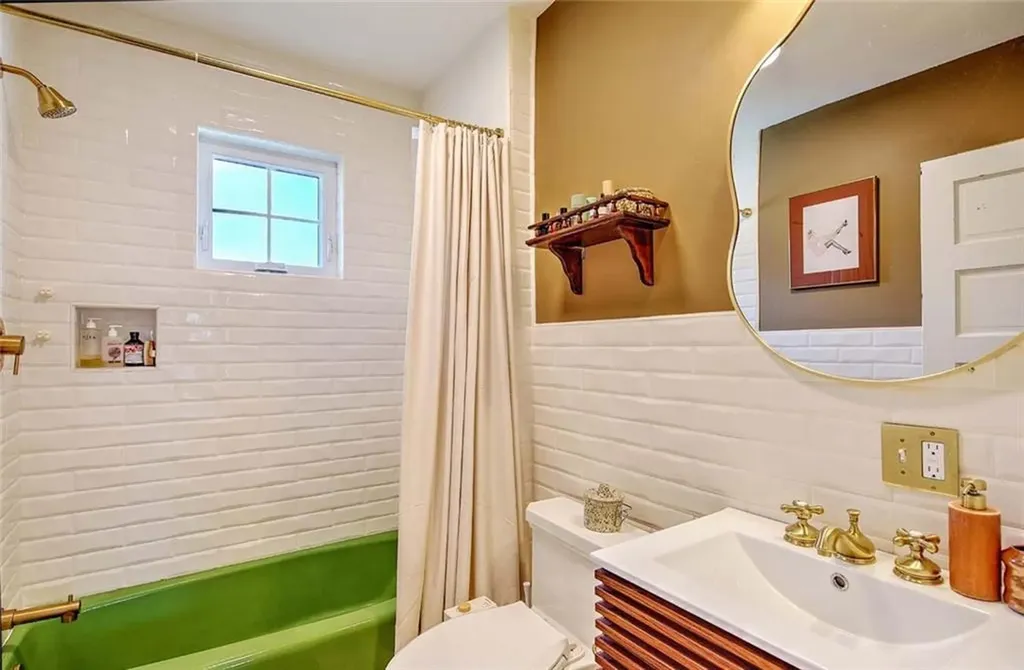 31 Mount Hope Avenue Providence RI 02906