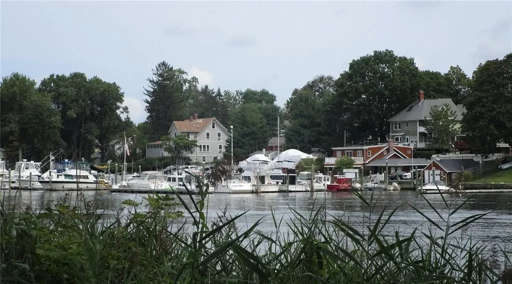 73 Bayside Avenue Warwick RI 02888