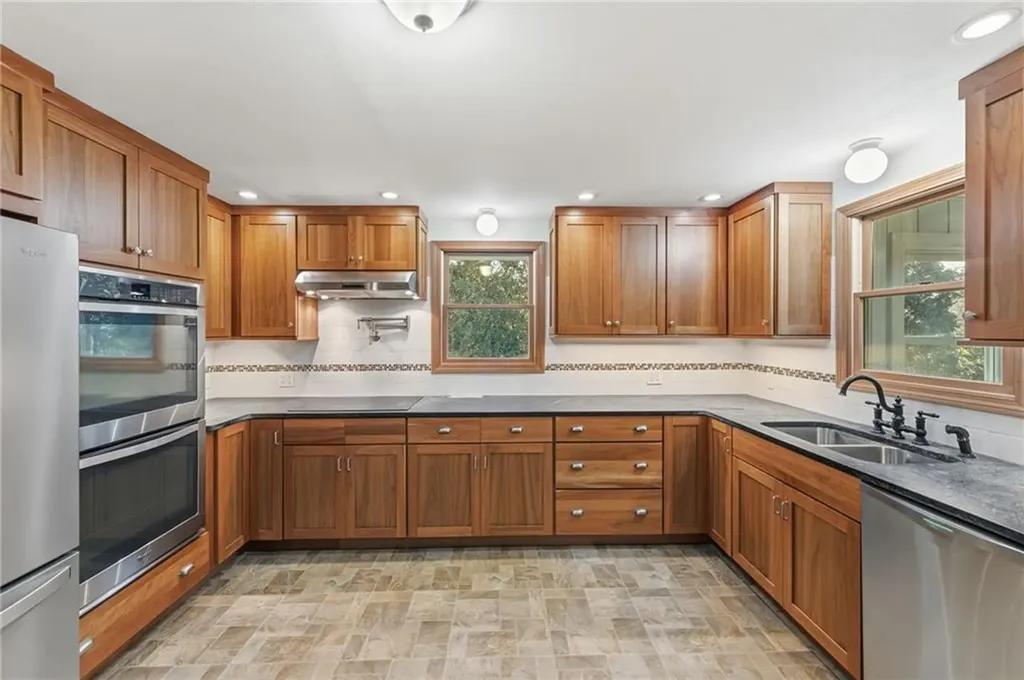 382 Beavertail Road Jamestown RI 02835