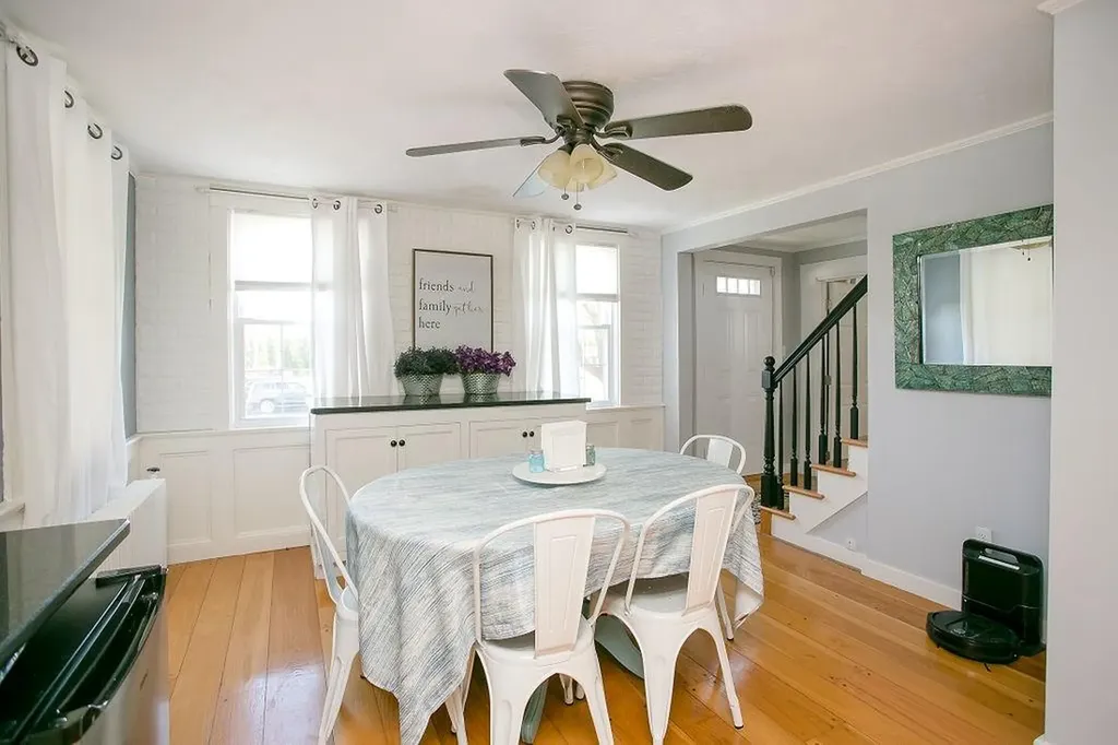 1994 East Main Road Portsmouth RI 02871