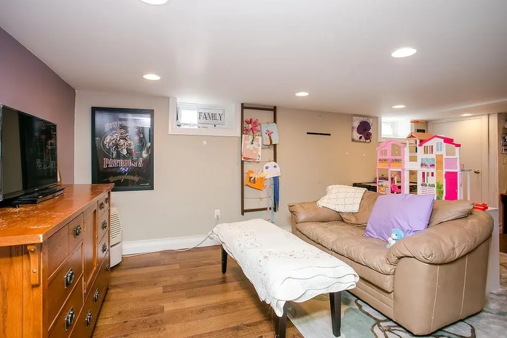 1994 East Main Road Portsmouth RI 02871