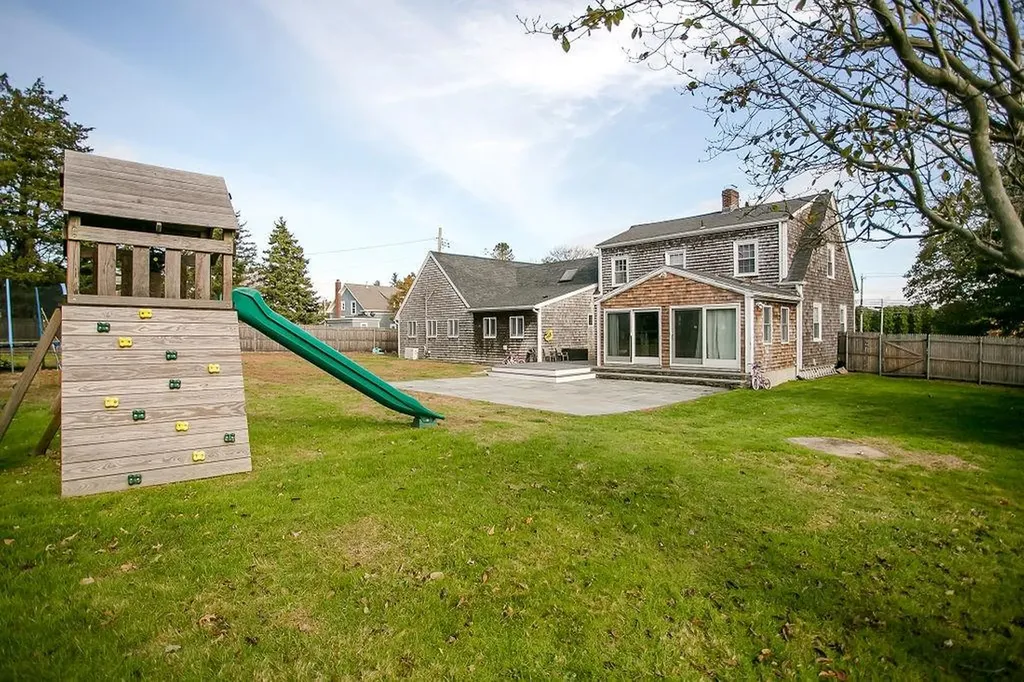 1994 East Main Road Portsmouth RI 02871