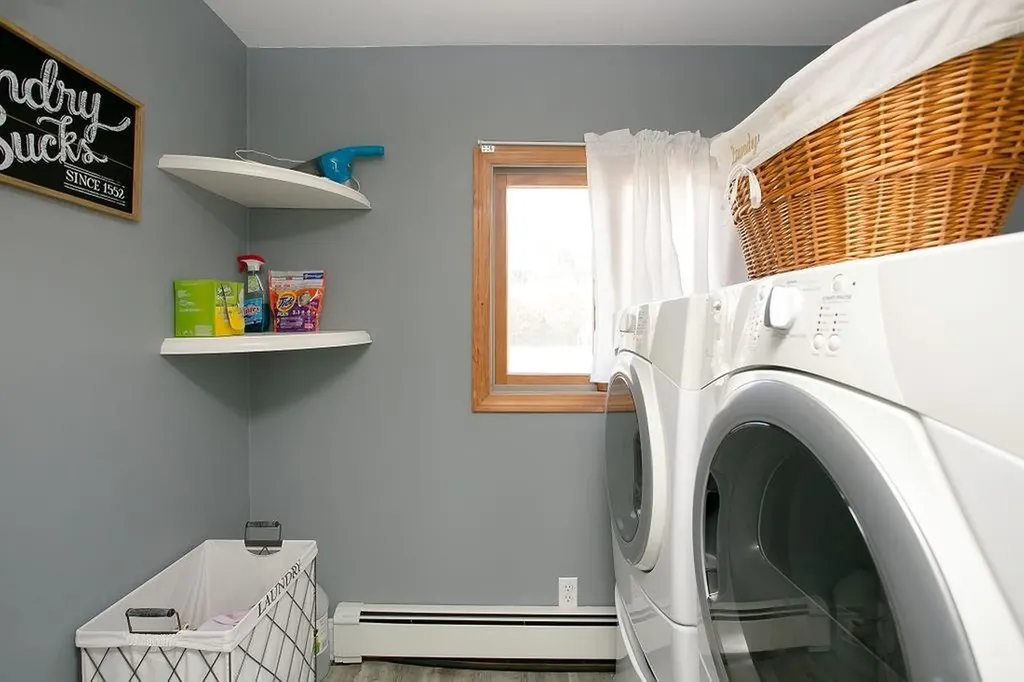 1994 East Main Road Portsmouth RI 02871