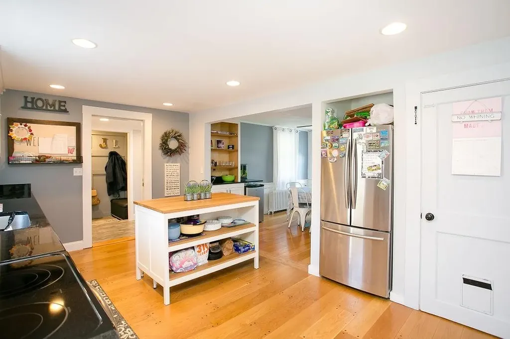 1994 East Main Road Portsmouth RI 02871