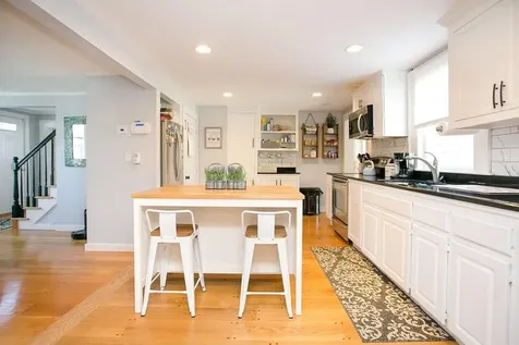 1994 East Main Road Portsmouth RI 02871