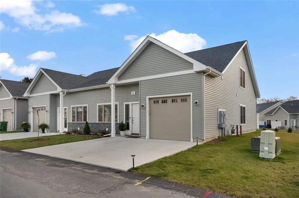 12 West Valley Circle West Warwick RI 02893