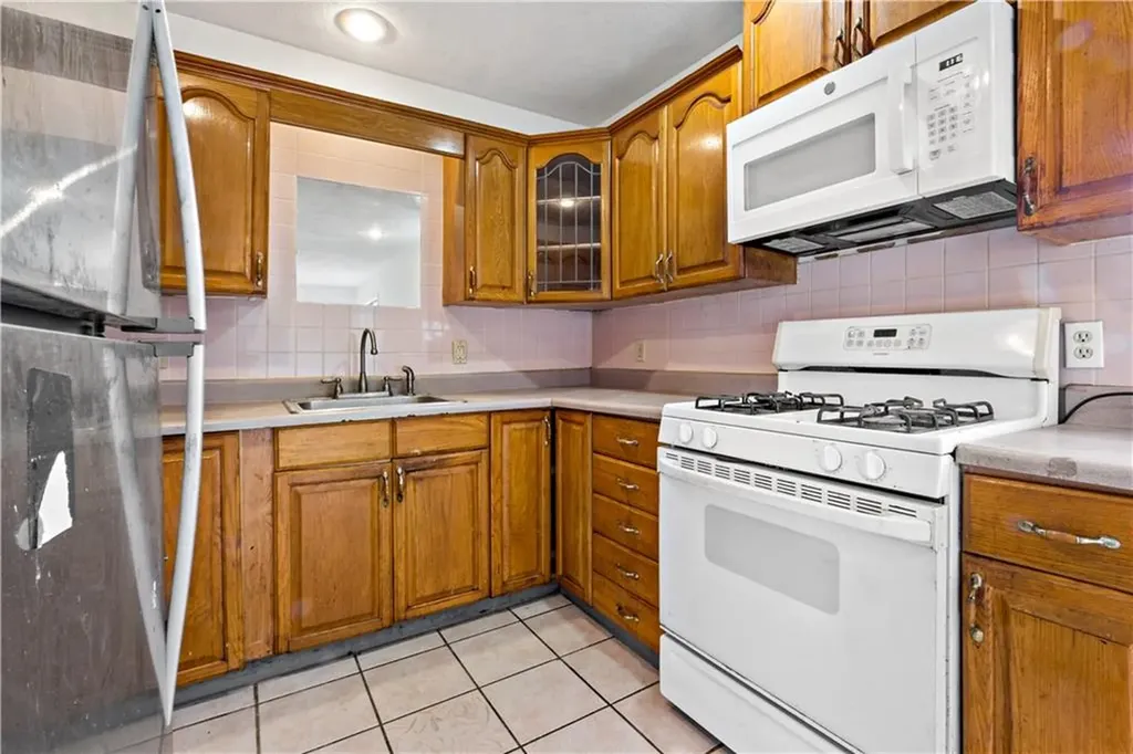 23 Gildas Lane Portsmouth RI 02871