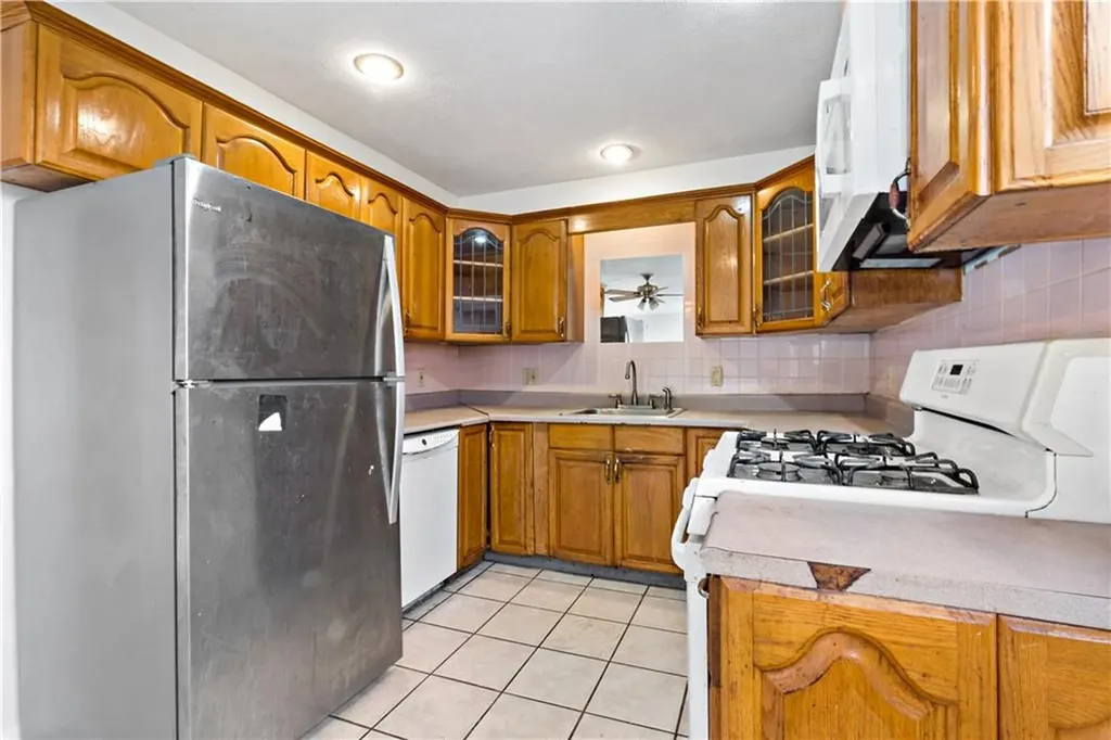 23 Gildas Lane Portsmouth RI 02871