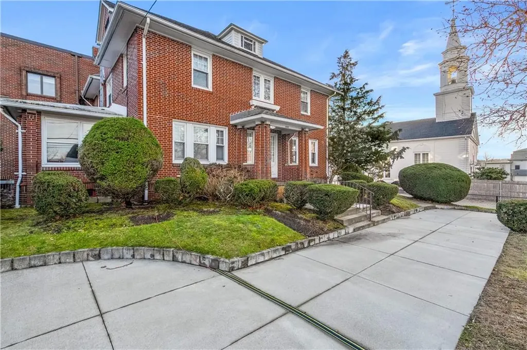 3252 Post Road Warwick RI 02886