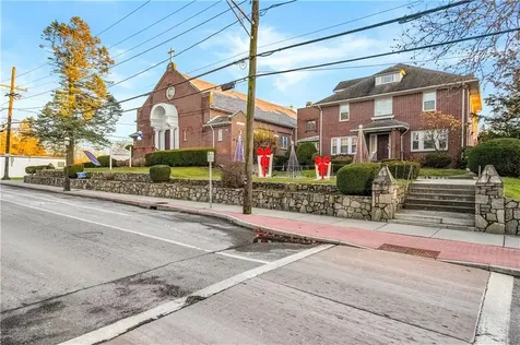 3252 Post Road Warwick RI 02886
