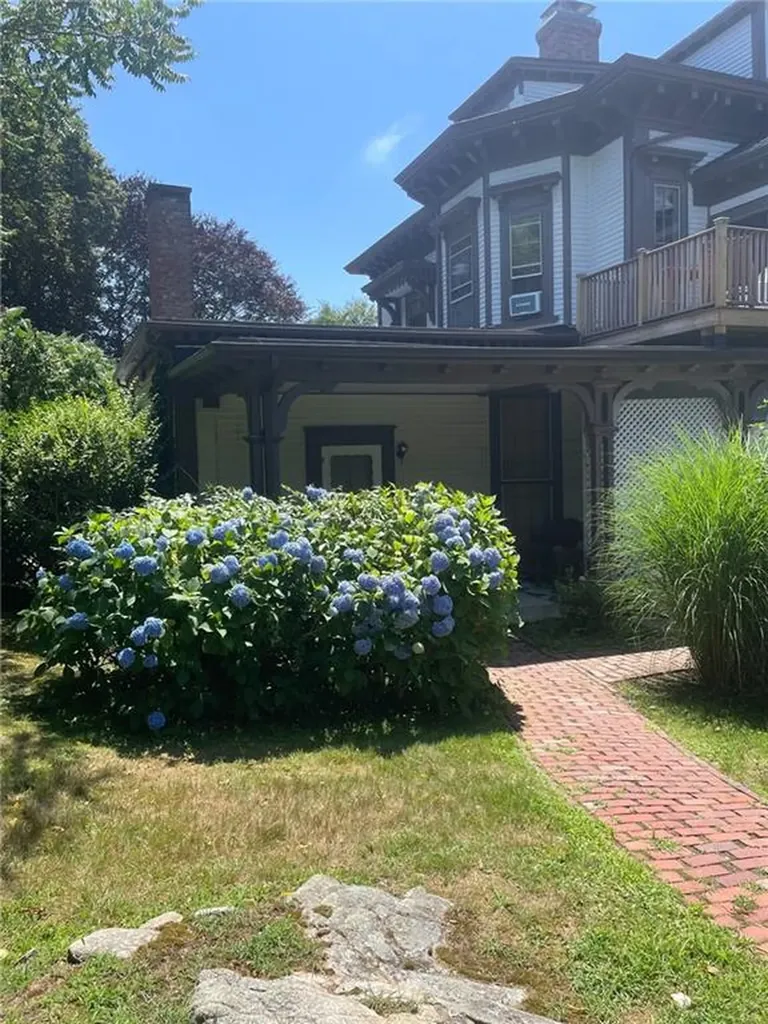 46 Chastellux Avenue Newport RI 02840