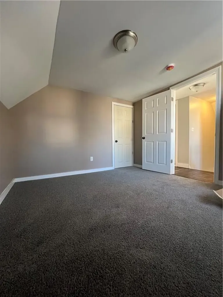 157 Grosvenor Avenue East Providence RI 02914