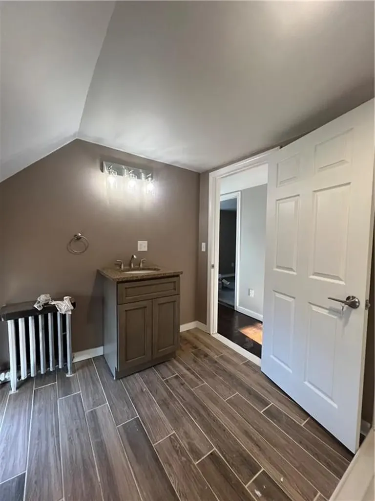 157 Grosvenor Avenue East Providence RI 02914