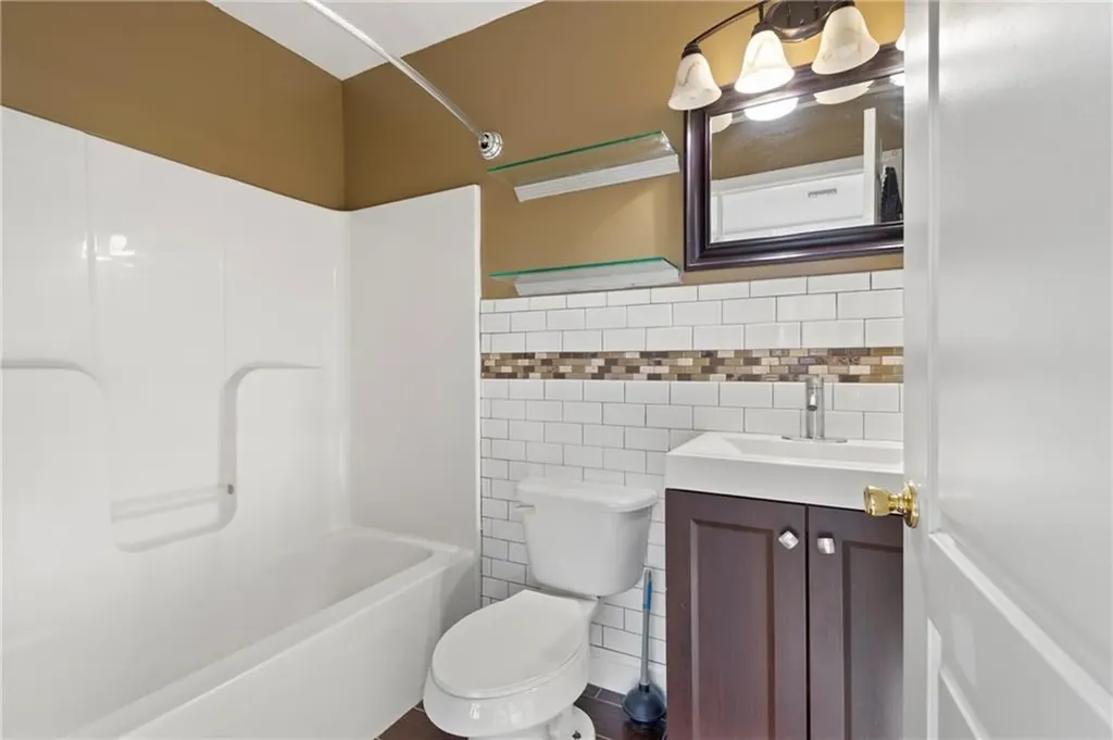 102 Dixon Street Providence RI 02907