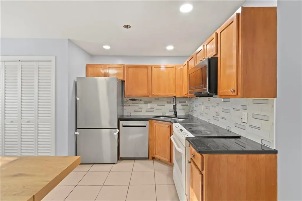 102 Dixon Street Providence RI 02907