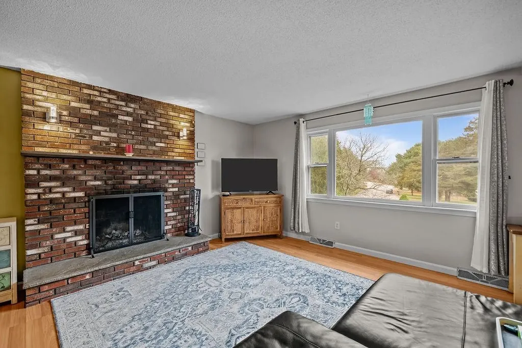 35 Robin Hollow Lane Westerly RI 02891