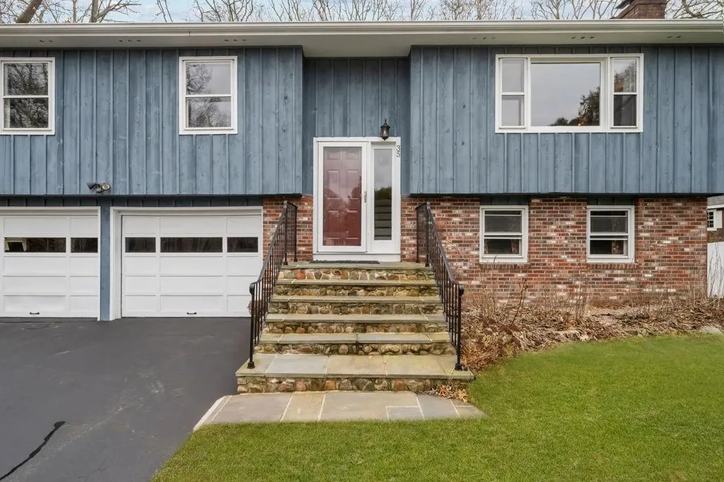 35 Robin Hollow Lane Westerly RI 02891