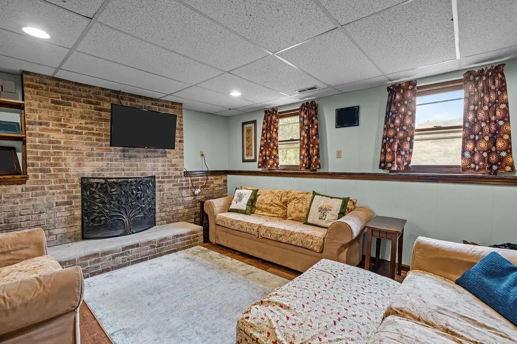 35 Robin Hollow Lane Westerly RI 02891