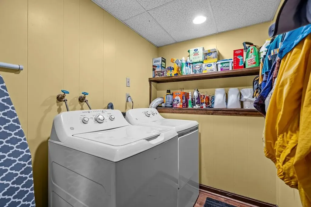 35 Robin Hollow Lane Westerly RI 02891