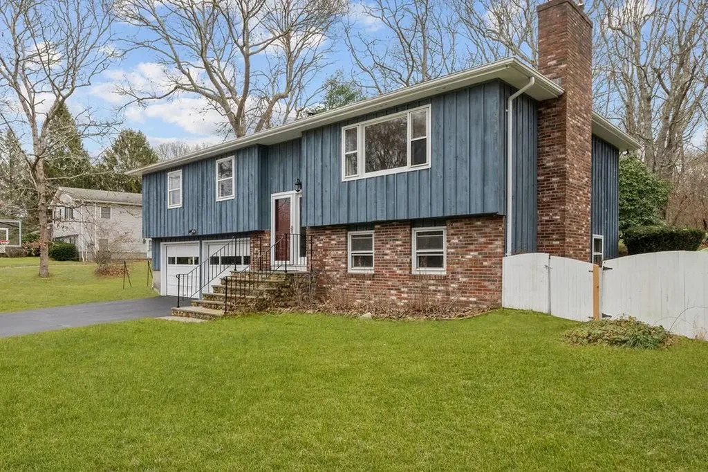 35 Robin Hollow Lane Westerly RI 02891