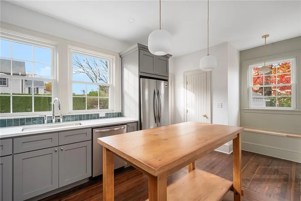 296 Cole Avenue Providence RI 02906