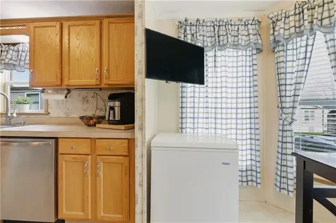 52 Bradley Terrace Portsmouth RI 02871